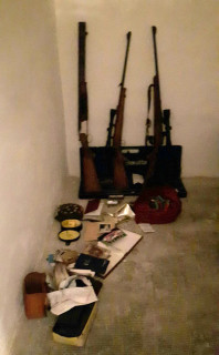 I fucili e le munizioni sequestrate dai Carabinieri