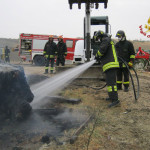 I Vigili del fuoco impegnati a spegnere l'incendio a Ostra Vetere