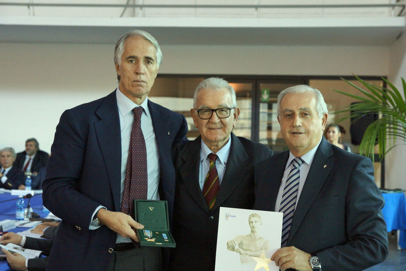 Dino Berti al centro; a sinistra il presidnete Coni Malagò