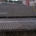 Tetto in amianto su un capannone in piazzale Cairoli a Senigallia