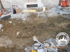 Ritrovamento presso piazza Battisti, l'Ortaccio, di ossa umane sepolte nell'antichità. Foto del centro di cultura popolare di Ostra Vetere