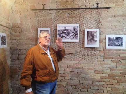 Arcangelo Valeri inaugura la mostra ad Ostra, presso la sala delle lance, sulla prima Guerra mondiale