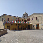 Piazza Leopardi a Castel Colonna (foto del maggio 2011)