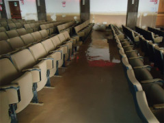 Danni all'aula magna del liceo scientifico di Senigallia E.Medi dopo l'alluvione del 3 maggio 2014