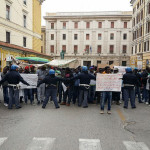 Migranti manifestano ad Ancona