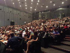 Il pubblico presente allo spettacolo "Grease", il musical che ha animato e coinvolto centinaia di spettatori al teatro La Fenice di Senigallia