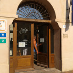 Raccolta firme all'Infocittà di piazza Manni, a Senigallia