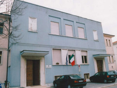 La scuola Menchetti di Ostra, in viale Matteotti