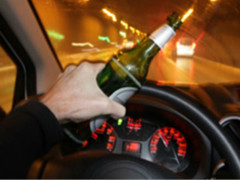 Alcol al volante, patente ritirata