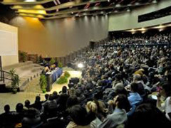 Gremita l'aula maghna dell'Univpm di Ancona per l'incontro con il presidente del Senato Pietro Grasso
