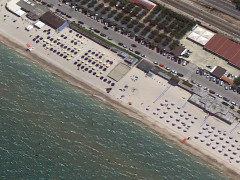 Gli stabilimenti balneari sulla spiaggia a Marzocca di Senigallia