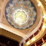 Il soffitto affrescato e restaurato del teatro Carlo Goldoni di Corinaldo