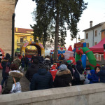 Famiglie e bambini di Trecastelli al villino Romualdo di Ripe per Sconvolginatale