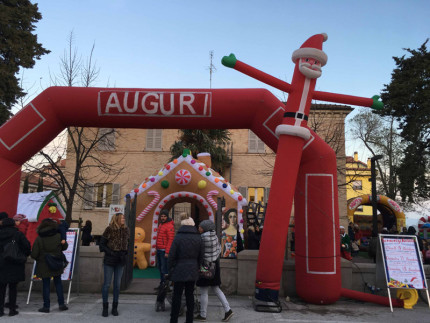 Famiglie e bambini di Trecastelli al villino Romualdo di Ripe per Sconvolginatale