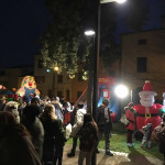 Famiglie e bambini di Trecastelli al villino Romualdo di Ripe per Sconvolginatale