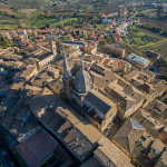 Veduta aerea di Ostra Vetere: al centro la cupola e il campanile della chiesa S.Maria di Piazza, il simbolo della città