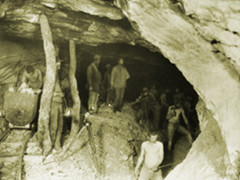 La miniera di Cabernardi (Foto tratta da minieracabernardi.it) nei primi anni del '900