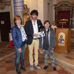 L'omaggio di Corinaldo a Michele Scarponi: da sx Raffaela Fratini, Matteo Principi e Lucia Pelinga