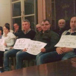 La protesta durante il consiglio comunale di Ostra del 12 maggio 2017 sul tema viabilità
