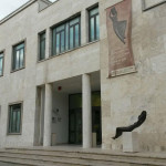 Il palazzo Nuova Gioventu (ex Gil) in viale Leopardi
