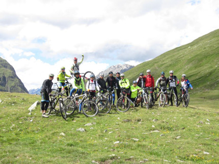 Il gruppo amatoriale MTB I Ciclopi sulle Alpi tra Italia, Svizzera e Austria