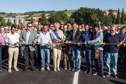 Taglio del nastro per il ponte sul Cesano tra Mondavio e Corinaldo