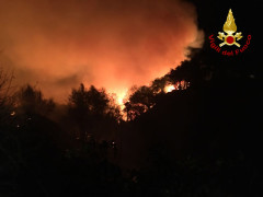 Vasto incendio sul San Bartolo, nel pesarese