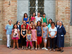 Ostra: tante ragazze al laboratorio di ricamo