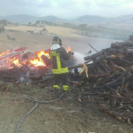 Incendio catasta di legna a Serra de' Conti