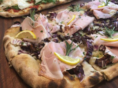 La pizza alla pala di Aculmò a Senigallia