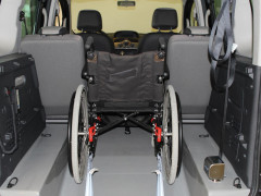 mezzo per il trasporto di anziani e disabili