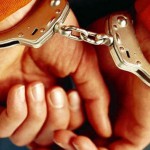 Arresto, manette ai polsi