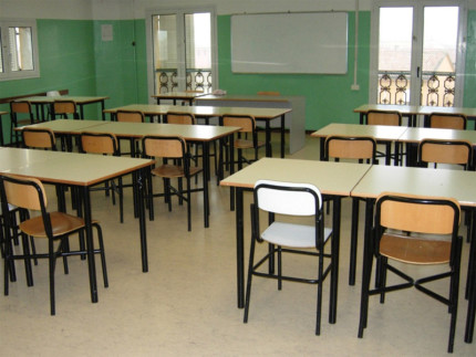 Banchi di scuola, classe, aula scolastica