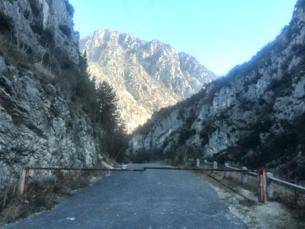 La strada Clementina, che attraversa la gola della Rossa