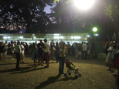Folla agli stand gastronomici della Sagra delle Pappardelle al Cinghiale a Casine di Ostra