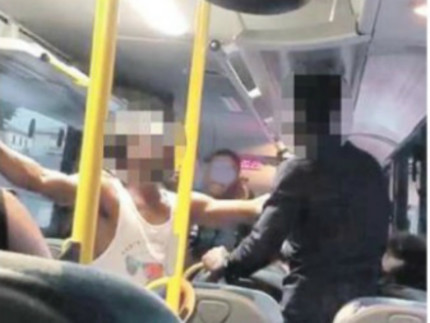 autista bus aggredito e minacciato da un gruppo di stranieri