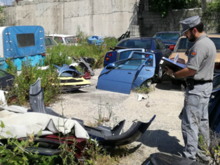 Arcevia, discarica a cielo aperto