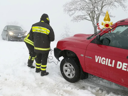 Neve: soccorso ad automobilista ad Arcevia da parte dei VVFF