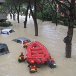 Alluvione a Senigallia - Vigili del Fuoco in gommone