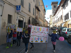 La classe IIA del Plesso di Arcevia festeggia la Giornata mondiale delle api 2019