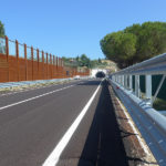 La complanare, tratto sud, aperta il 26 agosto 2016 (direzione sud). Sullo sfondo la galleria del Cavallo