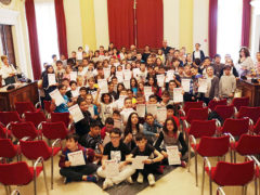 Associazione Cuore di Velluto: premiati in comune gli alunni delle elementari Pascoli e Leopardi