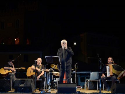 Gruppo "La macina" in concerto a Trecastelli