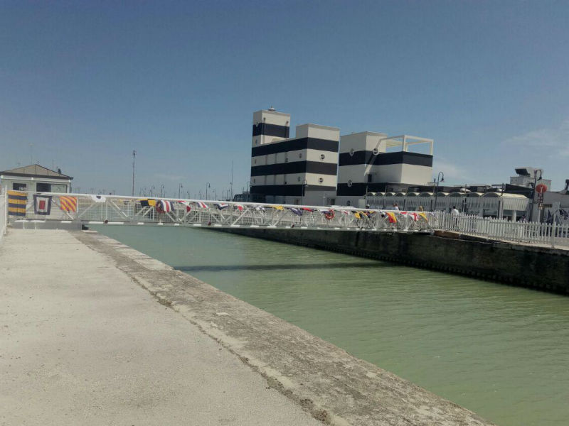 Passerella al Porto Della Rovere, Alloggi Guardia Costiera