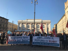 Manifestazione dipendenti Ubi a Pesaro