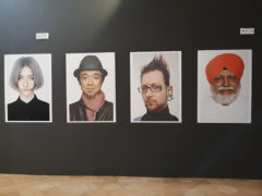 "Razza umana": a Palazzo del Duca e Palazzetto Baviera in mostra 70 opere di Oliviero Toscani