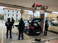 Controlli carabinieri alla stazione