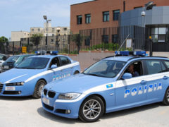 Auto della Polizia davanti al Commissariato di Senigallia