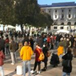 Tu ci chiudi, tu ci paghi: Manifestazione e corteo spontaneo ad Ancona
