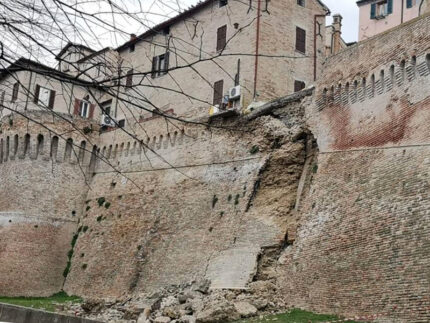 Crollo delle mura di Corinaldo